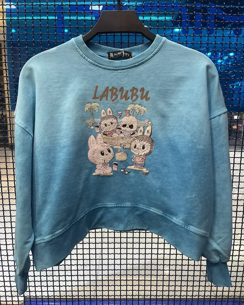 کراپ سنگشور طرح عروسک لبوبو در جزیره رنگ آبی یخی بچگانه و نوجوان