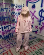 نمای جلوی هودی گلدوزی نوار دار armani رنگ صورتی