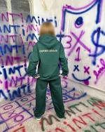 نمای پشت هودی گلدوزی نوار دار armani رنگ سبز کله غازی