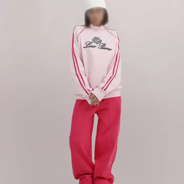 بلوز طرح لوگو گلدوزی شده Loro Piana رنگ صورتی